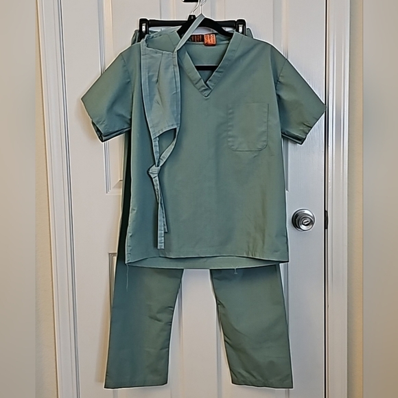 👻Doctor/Scrubs Costume Bundle- Includes Mask & Stethoscope Accessory-Women's XS - Picture 3 of 10